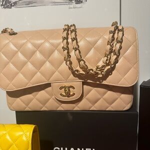 In Excellent condition Double Tap Chanel bag